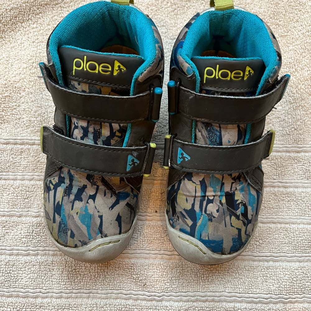 PLAE Max blue sneakers, size 9